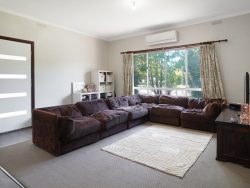 9 Kokoda Ave, Hamilton VIC 3300, Australia