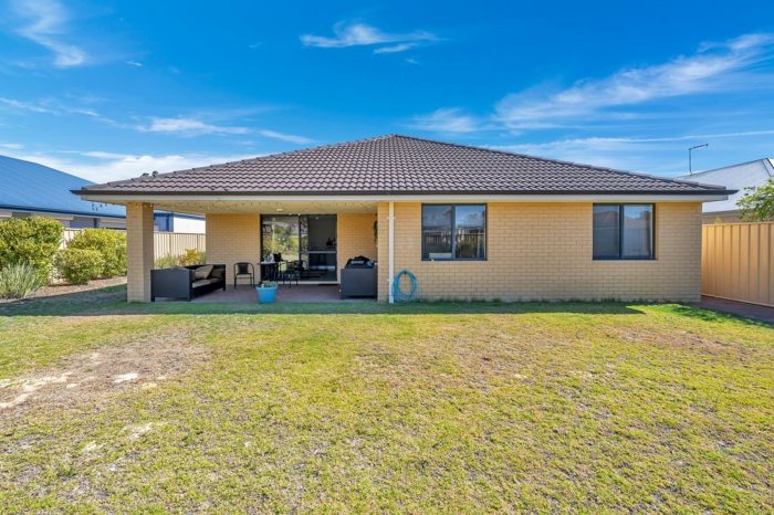 8 Padbury Rd, Pinjarra WA 6208, Australia