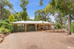 61 Peet Rd, Roleystone WA 6111, Australia