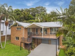 3 Dandenong Cl, Avoca Beach NSW 2251, Australia