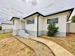 3 Brock St, Young NSW 2594, Australia