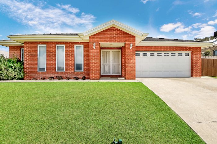 11 Dempster Pl, Leneva VIC 3691, Australia