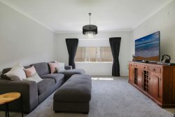 11 Dempster Pl, Leneva VIC 3691, Australia