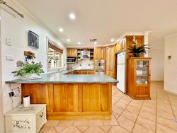 339 Pattersons Ln, Young NSW 2594, Australia