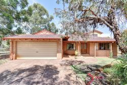 9 Thurles Ct, Waterford WA 6152, Australia