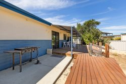 6 Hewby Ct, Ledge Point WA 6043, Australia