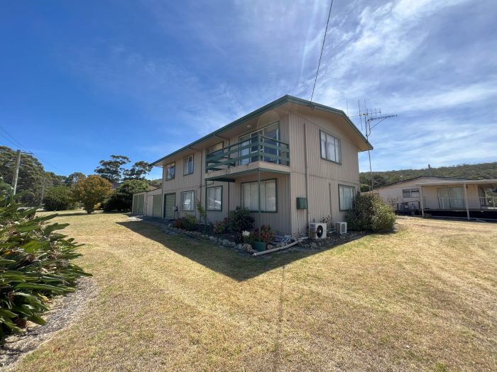 8 Iluka Ave, Ocean Beach WA 6333, Australia