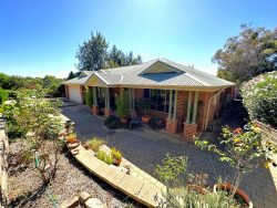 109 Willawong St, Young NSW 2594, Australia