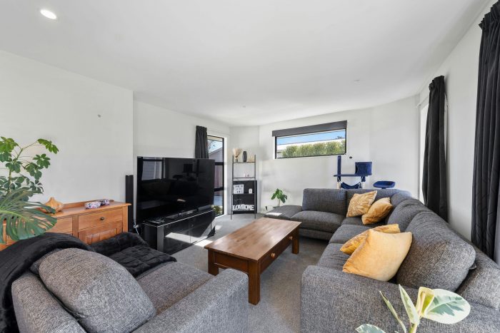 2/8 Hurst Place, Parklands, Christchurch City, Canterbury, 8083, New Zealand