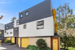 Townhouse 6/257 Canterbury Rd, Forest Hill VIC 3131, Australia