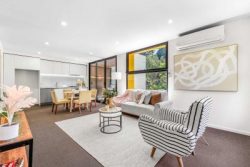 Townhouse 6/257 Canterbury Rd, Forest Hill VIC 3131, Australia