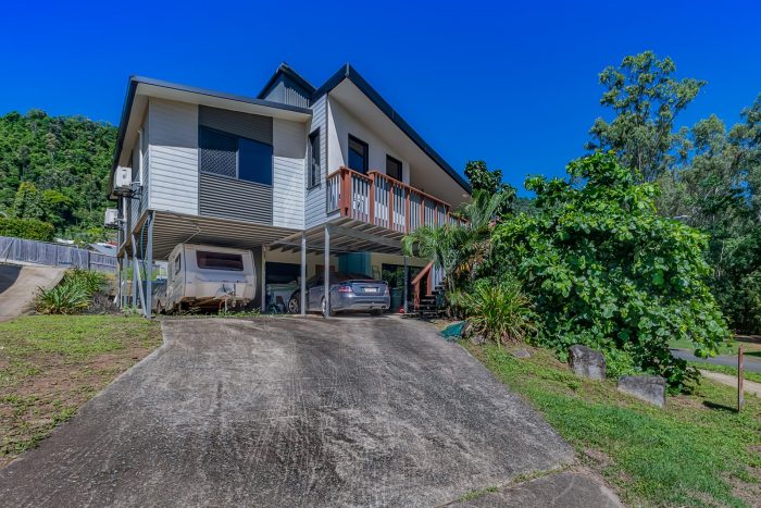 51 Jones Rd, Cannonvale QLD 4802, Australia