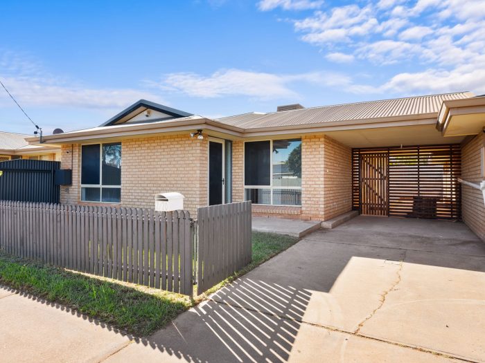 Unit 2/20 Evans St, Boulder WA 6432, Australia