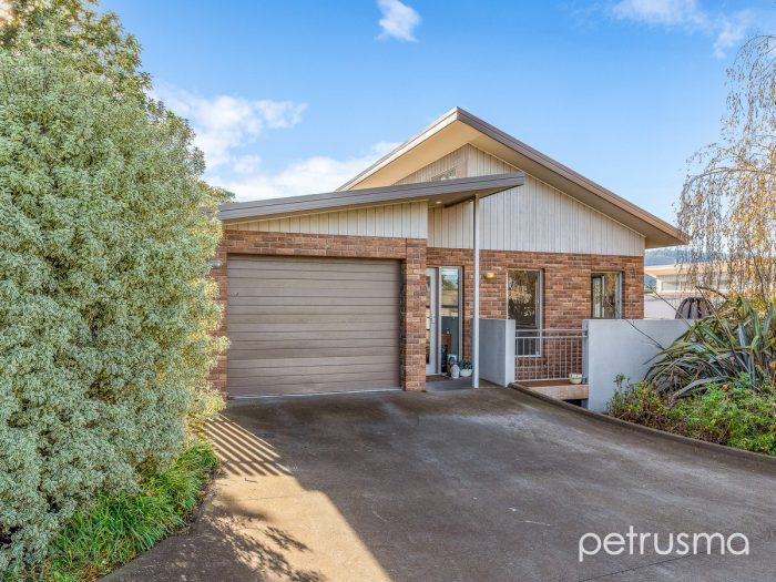 Unit 2/10 Flagstaff Gully Rd, Lindisfarne TAS 7015, Australia