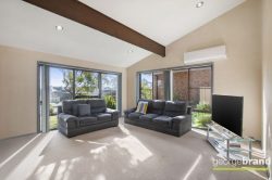 13 Foster Cl, Kariong NSW 2250, Australia
