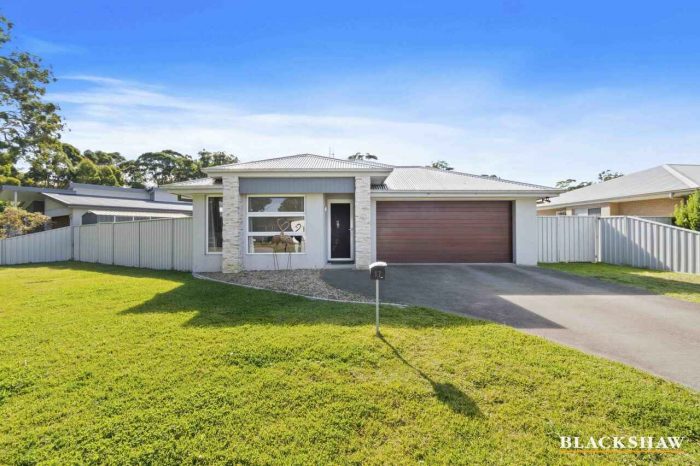 17 Martin Pl, Broulee NSW 2537, Australia