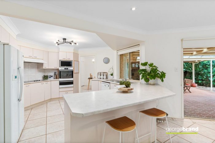 49 Ridgway Rd, Avoca Beach NSW 2251, Australia