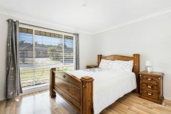 8 Albatross Cl, Forresters Beach NSW 2260, Australia