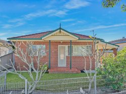 Unit 1/63 McMasters Rd, Woy Woy NSW 2256, Australia