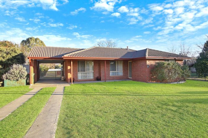 10 Hawkins St, Howlong NSW 2643, Australia