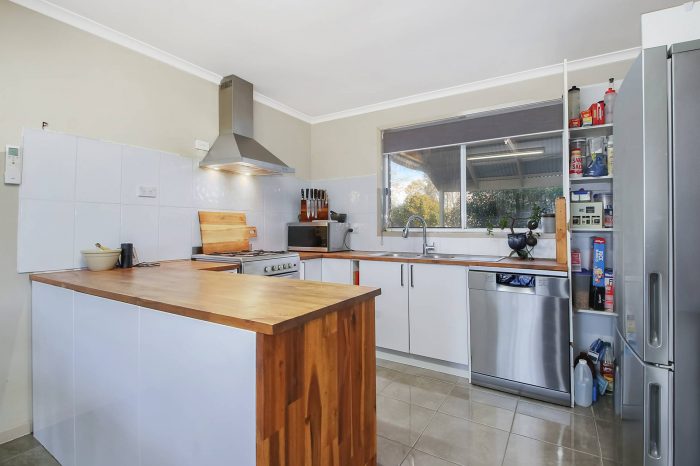 10 Hawkins St, Howlong NSW 2643, Australia