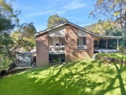 47 Wendy Dr, Point Clare NSW 2250, Australia