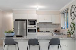 Unit 2/8 Akoonah Cl, Donvale VIC 3111, Australia