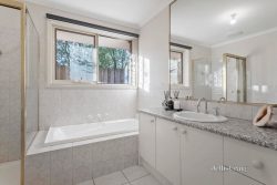 Unit 2/8 Akoonah Cl, Donvale VIC 3111, Australia