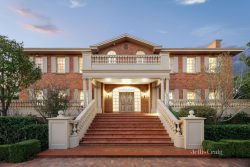 27 Bamfield Cl, Templestowe VIC 3106, Australia