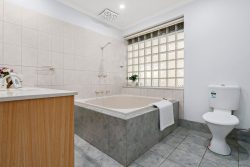 4 Enrica Pl, Wheelers Hill VIC 3150, Australia