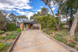 19 Gleneagles Dr, Sunbury VIC 3429, Australia