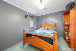 19 Gleneagles Dr, Sunbury VIC 3429, Australia