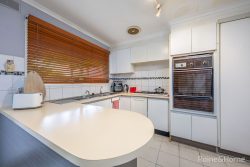 19 Gleneagles Dr, Sunbury VIC 3429, Australia