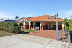 66A Lamond St, Alfred Cove WA 6154, Australia