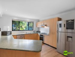 49 Piper Dr, Hamlyn Terrace NSW 2259, Australia