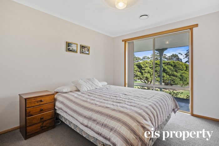 5 Sky Farm Rd, Deep Bay TAS 7112, Australia