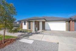 17 Windmill Ave, Sunbury VIC 3429, Australia