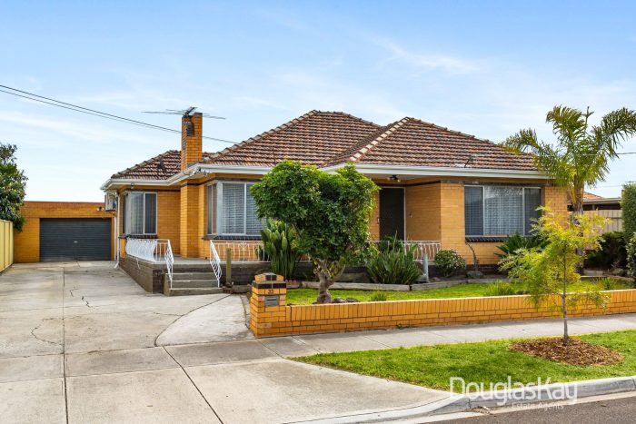 33 Dinnell St, Sunshine West VIC 3020, Australia