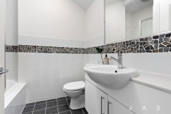 Unit 2/59-61 Elizabeth St, Newport VIC 3015, Australia