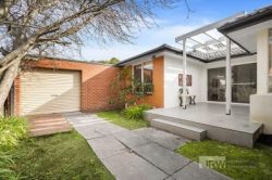 34 Kauri Grove, Glen Waverley VIC 3150, Australia