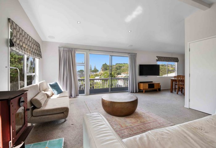 71 McKenzie Avenue, Arkles Bay, Rodney, Auckland, 0932, New Zealand