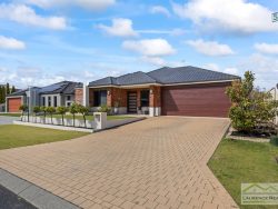 17 Seaspray Cres, Jindalee WA 6036, Australia