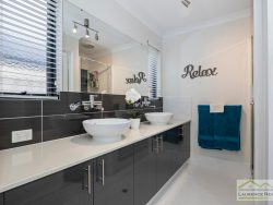 17 Seaspray Cres, Jindalee WA 6036, Australia