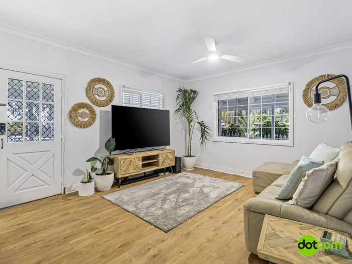 104 Griffith St, Mannering Park NSW 2259, Australia