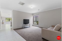 30 Klim Ave, Kangaroo Flat VIC 3555, Australia