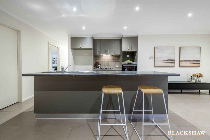 6 Mary Lee St, Bonython ACT 2905, Australia