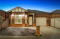 Unit 2/36 McBurnie Dr, Kurunjang VIC 3337, Australia