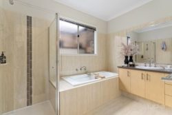 Unit 2/36 McBurnie Dr, Kurunjang VIC 3337, Australia