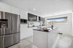 5 Warrock Pl, Bourkelands NSW 2650, Australia