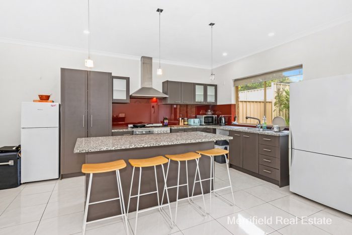 Unit 2/43 Wollaston Rd, Middleton Beach WA 6330, Australia